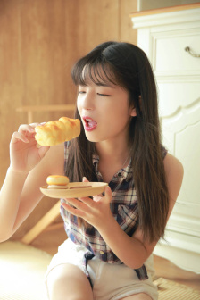 王局長扛著白潔兩條雪白大腿